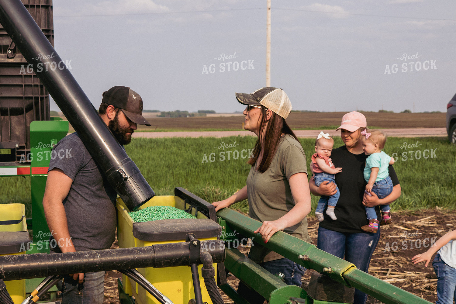 Farm Family Loading Planter Boxes with Seed Tender 67301