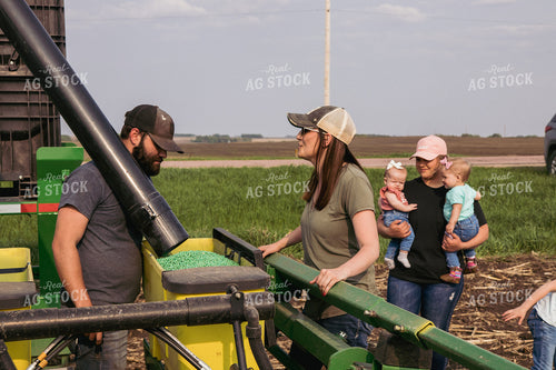 Farm Family Loading Planter Boxes with Seed Tender 67301