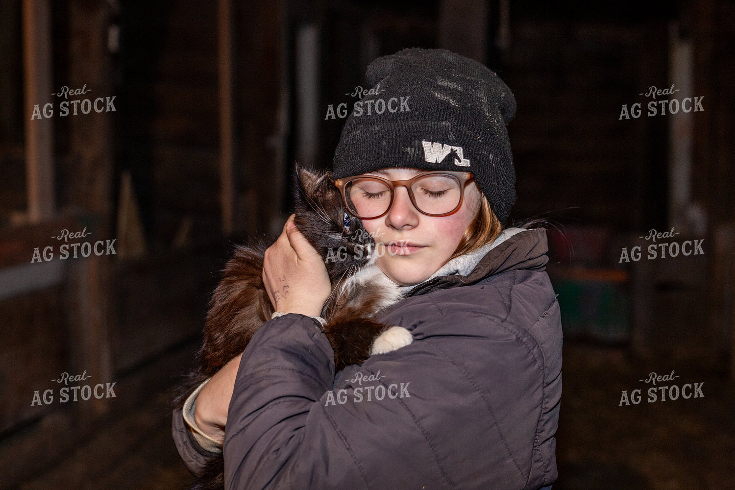 Farm Kid with Barn Cat 155570