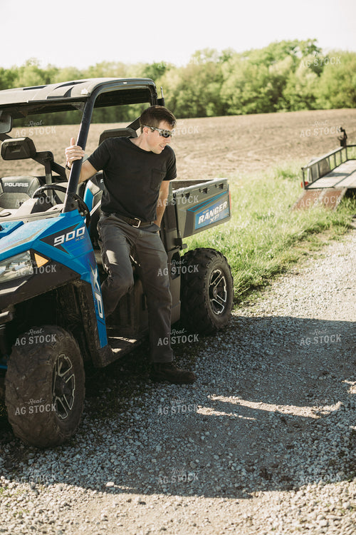 Farmer in UTV 4154