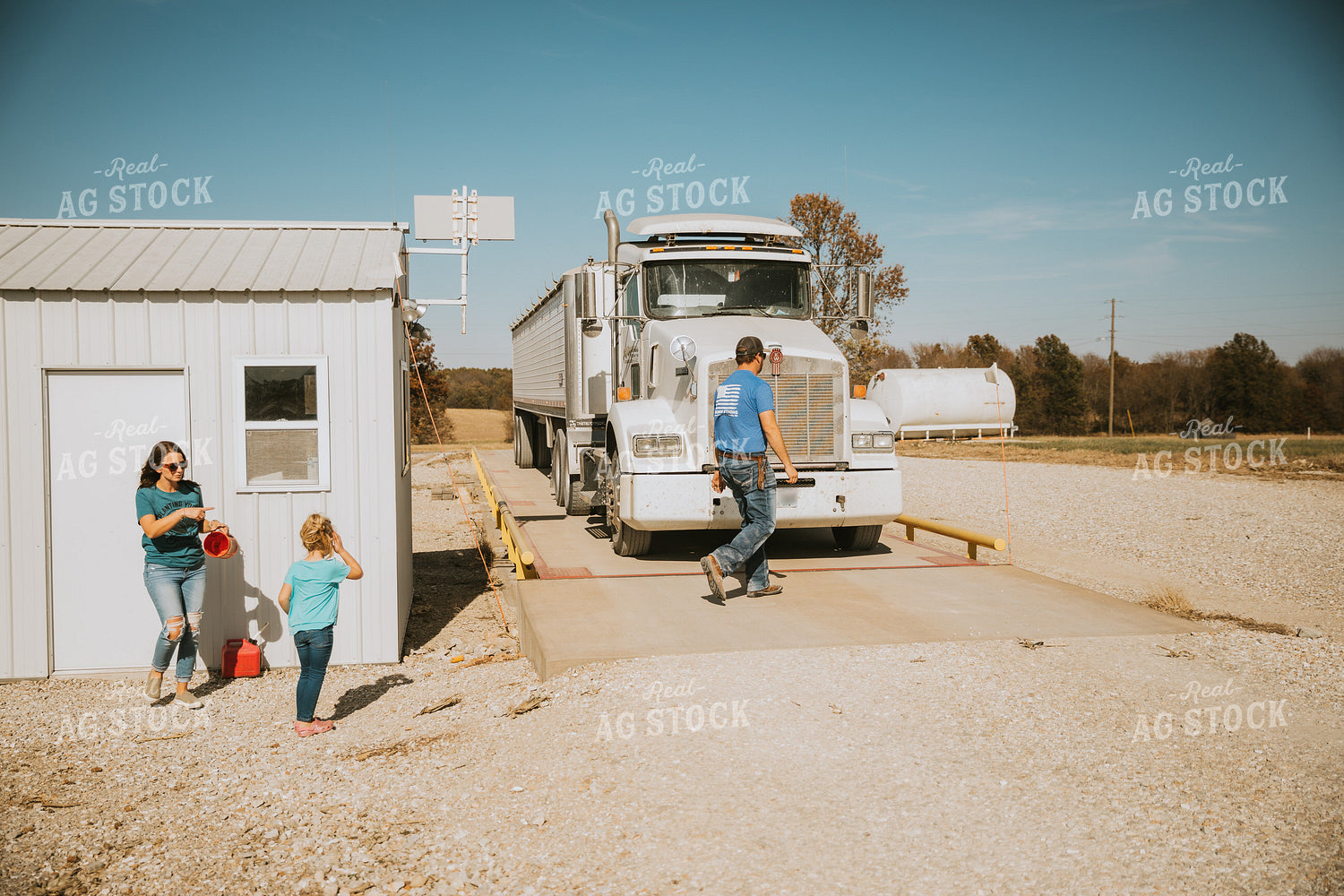 Farm Family in Farmyard 7026