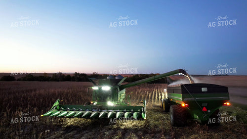 Unloading Corn into Auger Wagon 65554