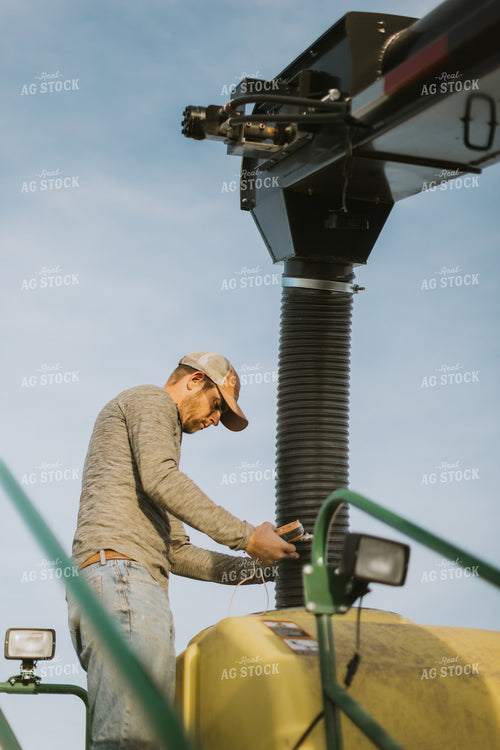 Loading Planter 8201