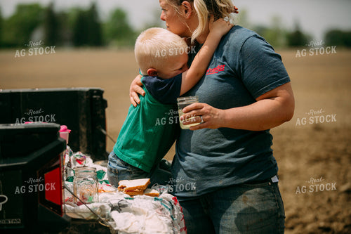 Farm Family Eating Field Meal 169090