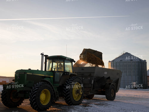 Loading Feed Wagon 70156